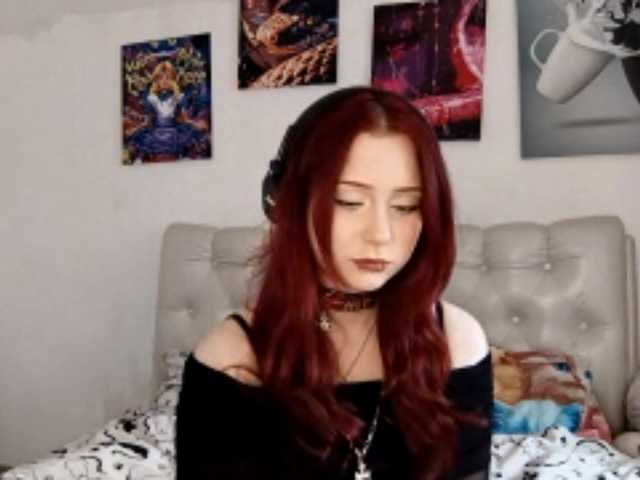 emoemily live cam on BongaCams