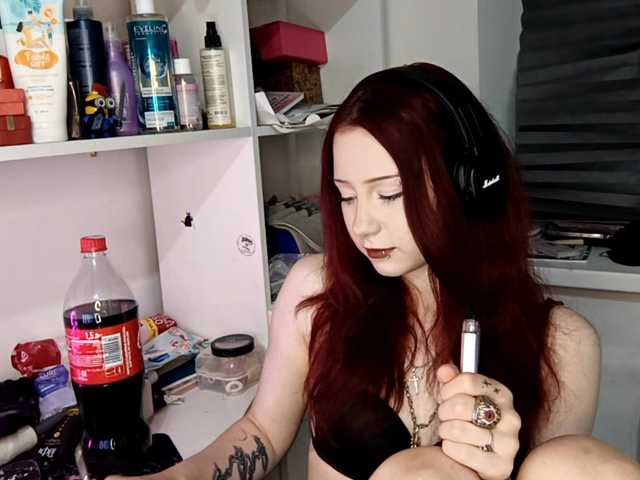 emoemily live cam on BongaCams