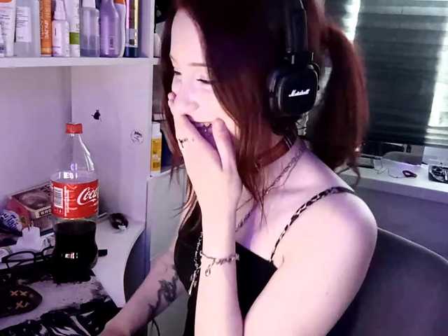 emoemily live cam on BongaCams