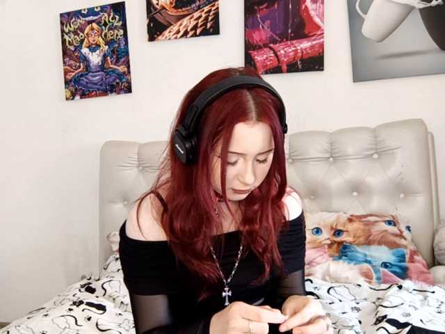 emoemily live cam on BongaCams