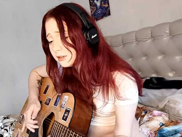 emoemily live cam on BongaCams