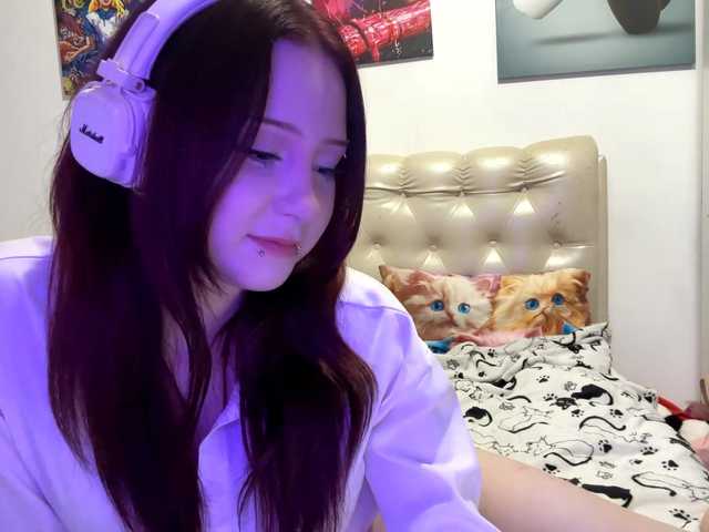 emoemily live cam on BongaCams