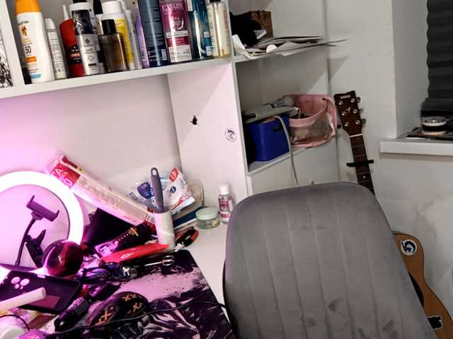emoemily live cam on BongaCams