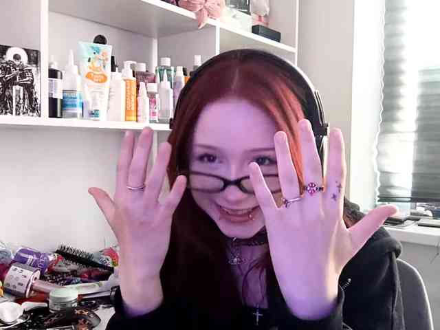 emoemily webcam