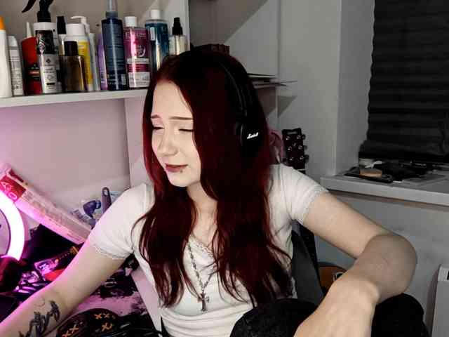 Модель: emoemily