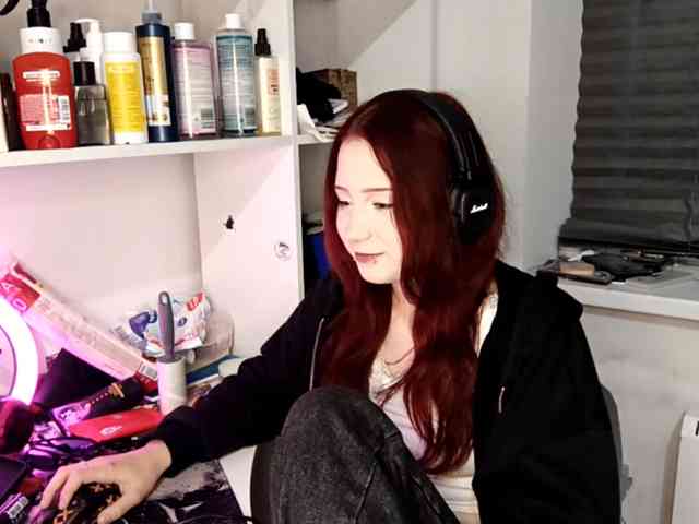 emoemily webcam