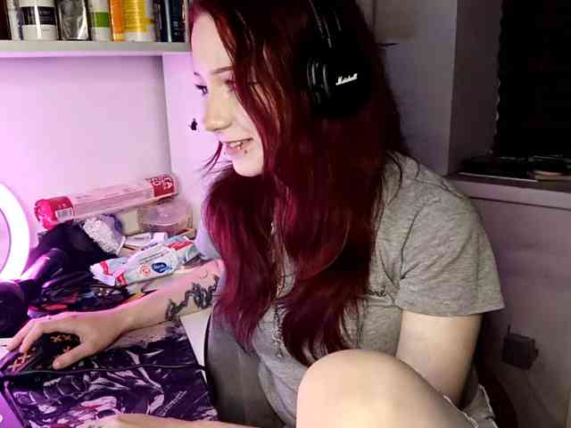 Модель: emoemily