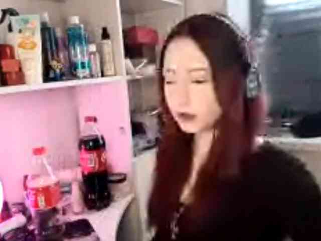emoemily webcam