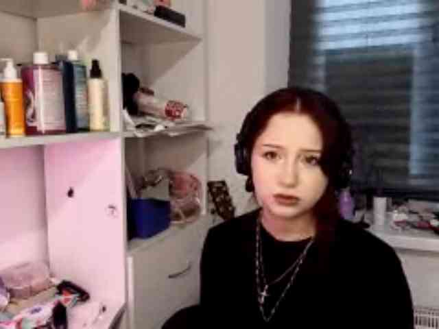 Модель: emoemily