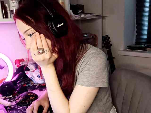 emoemily Sex Cam Show