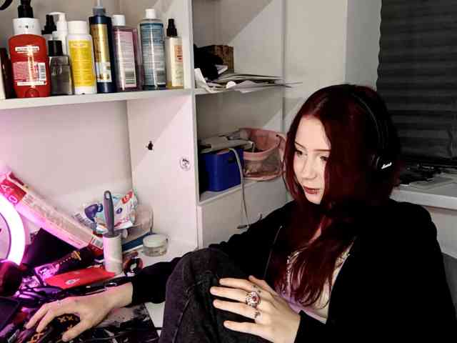 emoemily webcam
