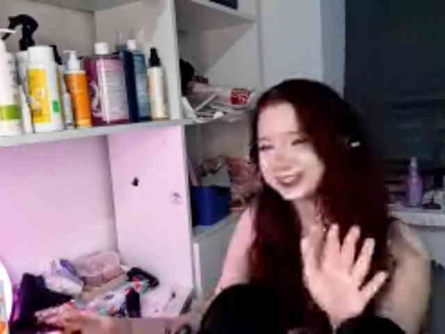 emoemily webcam
