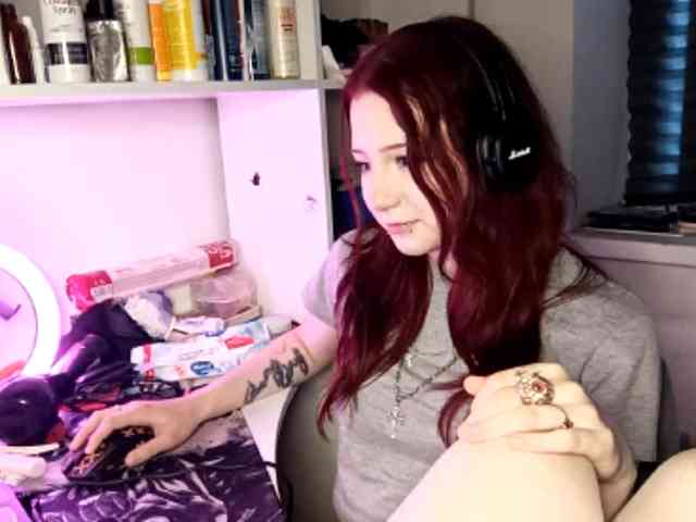 emoemily webcam