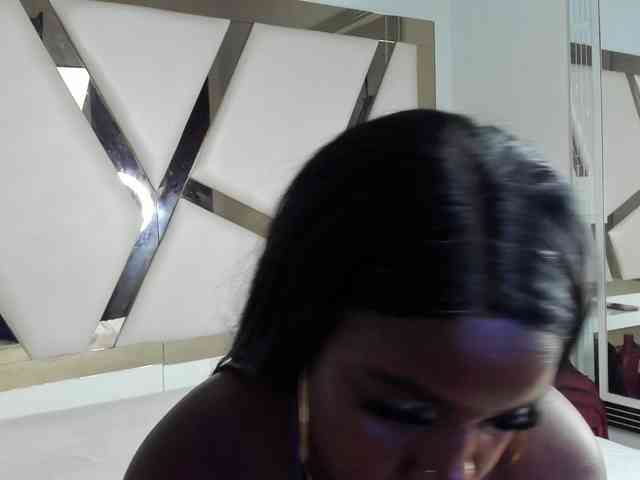 Модель: PaulaWeston1