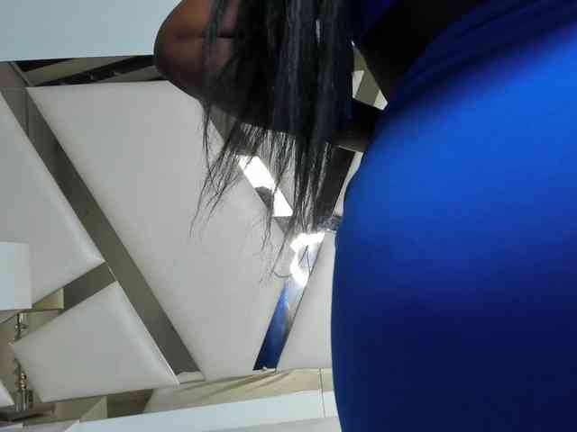 Модель: PaulaWeston1