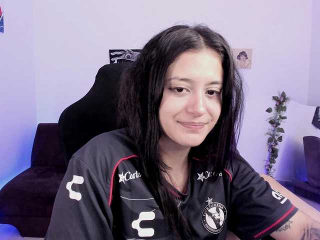 Lizzy-c-e-e live cam on BongaCams