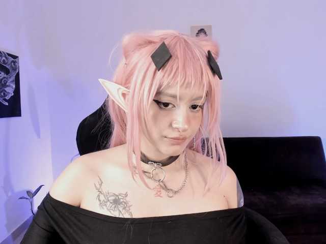 Lizzy-c-e-e live cam on BongaCams