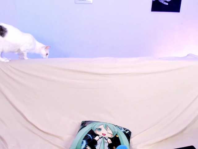 Lizzy-c-e-e live cam on BongaCams