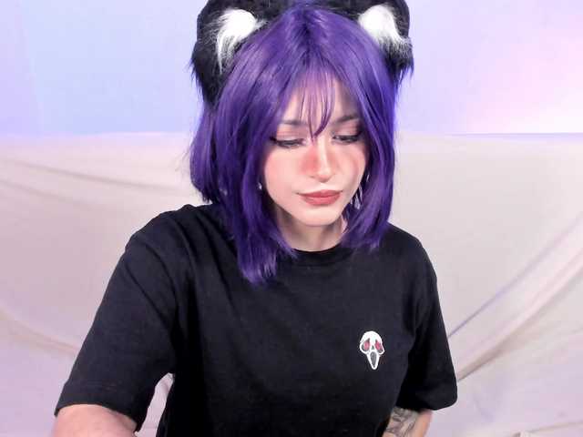 Lizzy-c-e-e live cam on BongaCams