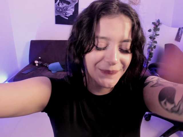 Lizzy-c-e-e live on BongaCams