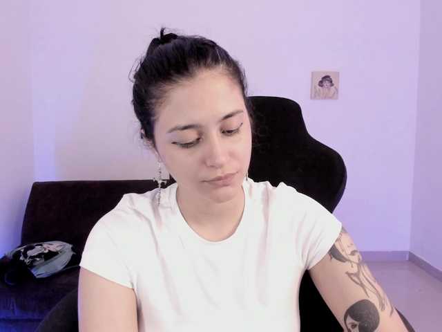 Lizzy-c-e-e live cam on BongaCams