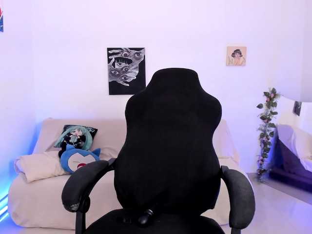 Lizzy-c-e-e live cam on BongaCams