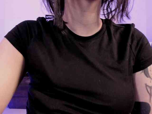 Lizzy-c-e-e webcam