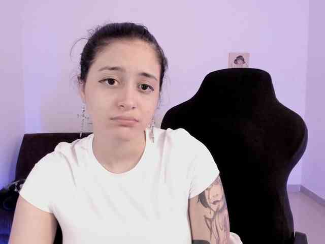 Lizzy-c-e-e webcam