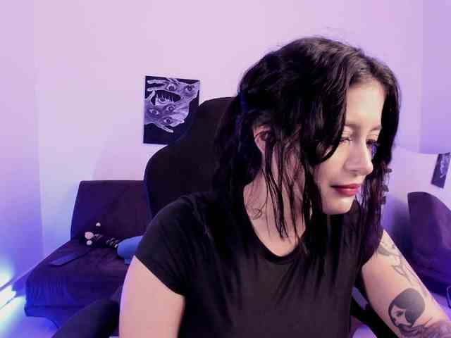 Lizzy-c-e-e webcam