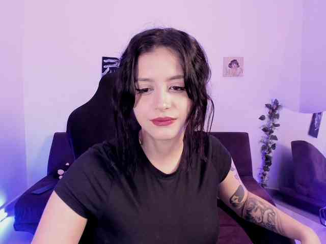 Lizzy-c-e-e webcam