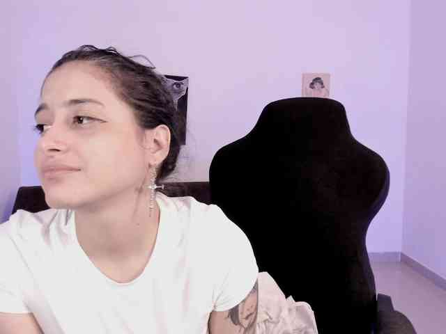 Lizzy-c-e-e webcam