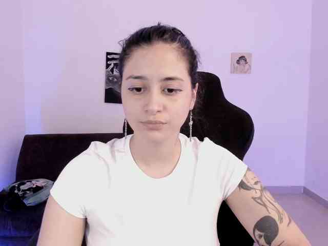 Lizzy-c-e-e webcam