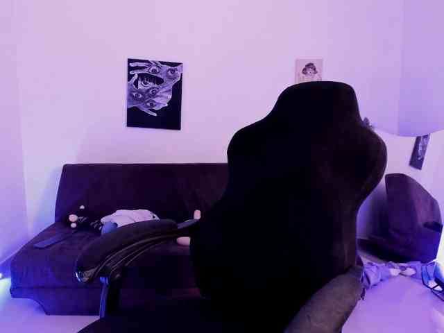 Lizzy-c-e-e webcam