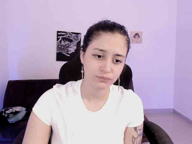 Lizzy-c-e-e webcam