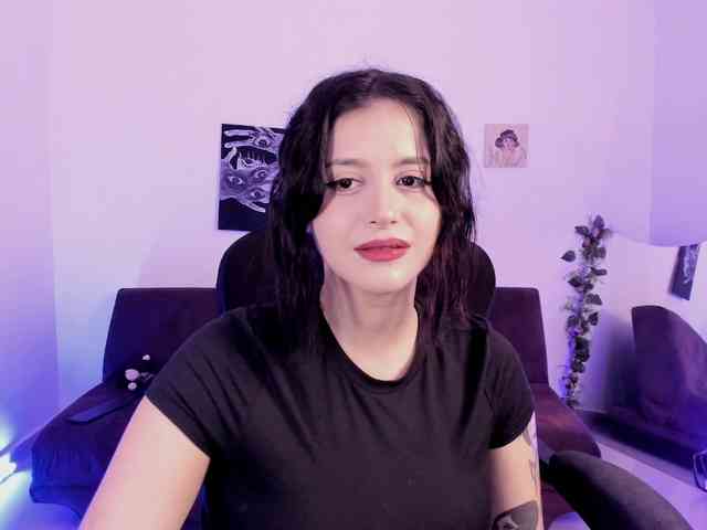 Lizzy-c-e-e webcam