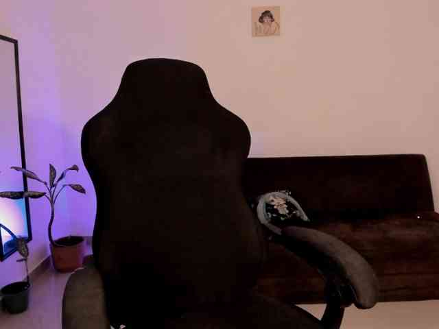 Lizzy-c-e-e webcam
