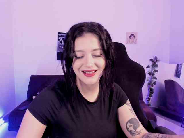Lizzy-c-e-e webcam