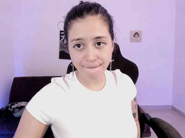 Lizzy-c-e-e webcam