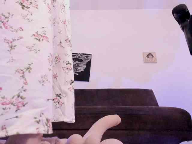 Lizzy-c-e-e webcam
