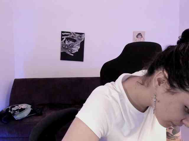 Lizzy-c-e-e webcam