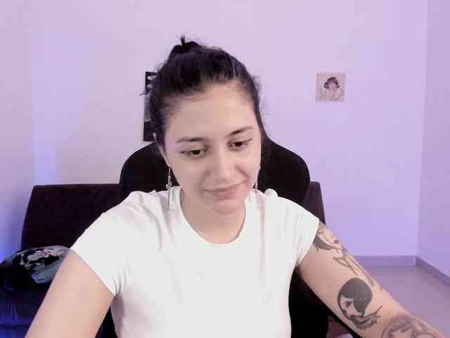 Lizzy-c-e-e webcam