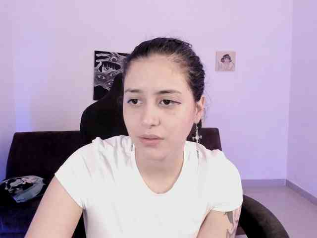 Lizzy-c-e-e webcam