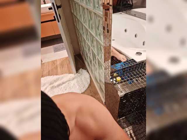 Famylibot live cam on BongaCams