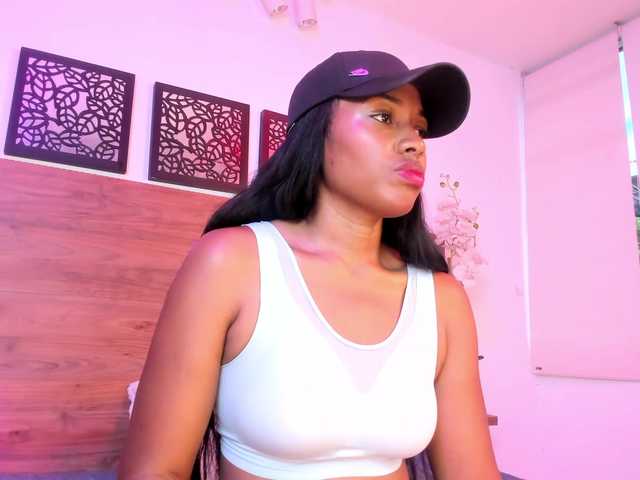 SANAIAHOT live cam on BongaCams