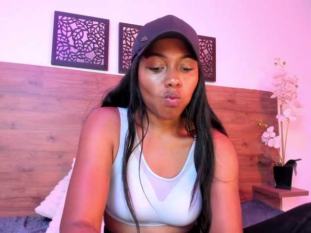 SANAIAHOT live cam on BongaCams