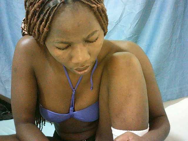 Sexyqueen2 live cam on BongaCams