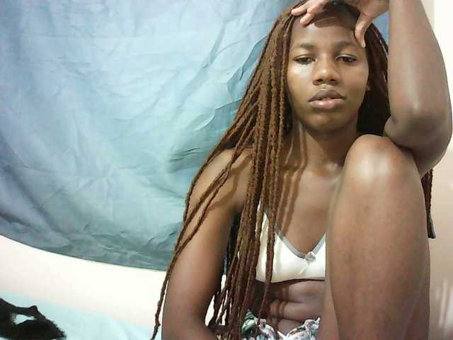 Sexyqueen2 live cam on BongaCams