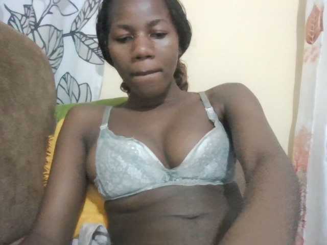 Sexyqueen2 live cam on BongaCams