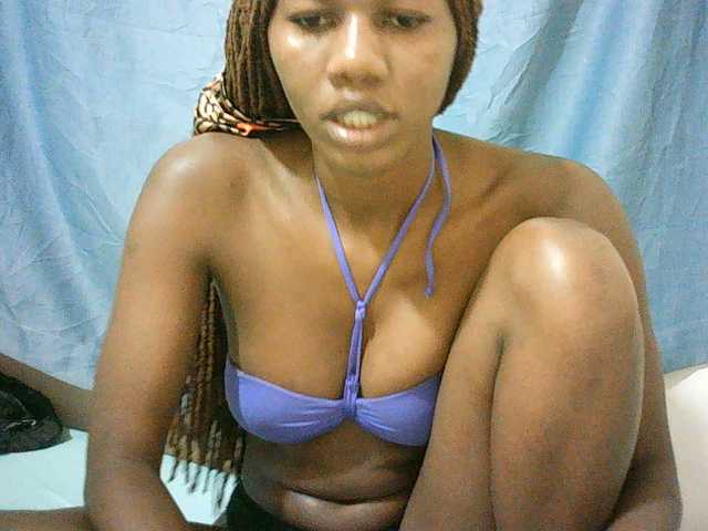 Sexyqueen2 live cam on BongaCams