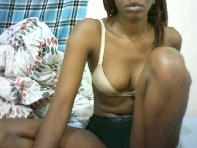 Sexyqueen2 live cam on BongaCams